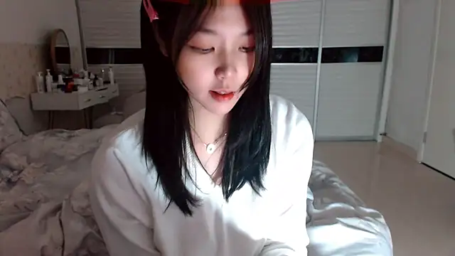 -Lucky Girl online show from 10/21/25, 08:04