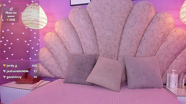chloe watson  online show from 12/11/24, 11:43
