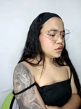 leila 22 online show from 12/20/24, 01:11