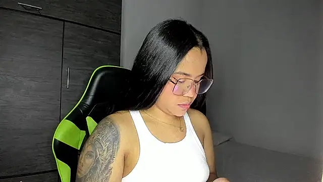 leila 22 online show from 02/24/25, 01:42