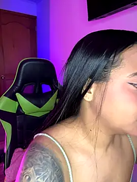 leila 22 online show from 10/02/25, 07:48