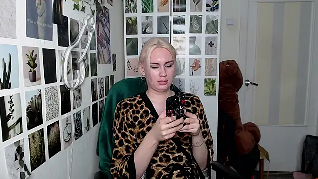 CapriScorpion online show from 10/12/25, 12:15