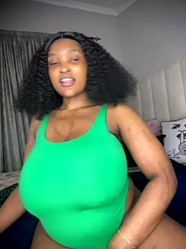 Snapshot of Bustygoddess32 chatting on 11/18/25, 09:41 Bustygoddess32 online show from 11/18/25, 09:41