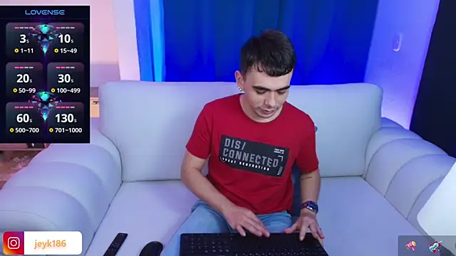 Snapshot of Jey_keler1 chatting on 10/18/25, 12:24 Jey keler1 online show from 10/18/25, 12:24