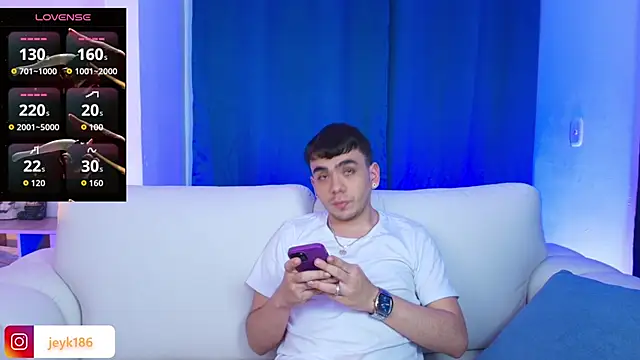 Snapshot of Jey_keler1 chatting on 11/15/25, 09:43 Jey keler1 online show from 11/15/25, 09:43