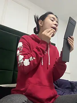 Kim ev online show from 10/17/25, 04:26