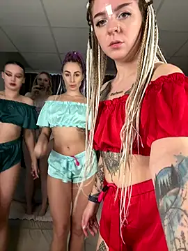 Snapshot of RollingGirls chatting on 10/18/25, 01:01 RollingGirls online show from 10/18/25, 01:01