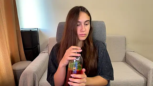 Snapshot of AliceKolltt chatting on 09/18/25, 10:06 AliceKolltt online show from 09/18/25, 10:06