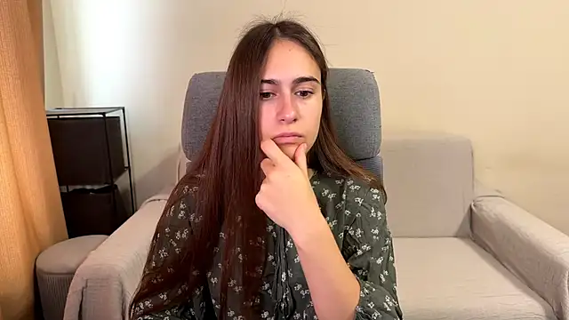 Snapshot of AliceKolltt chatting on 10/17/25, 07:44 AliceKolltt online show from 10/17/25, 07:44