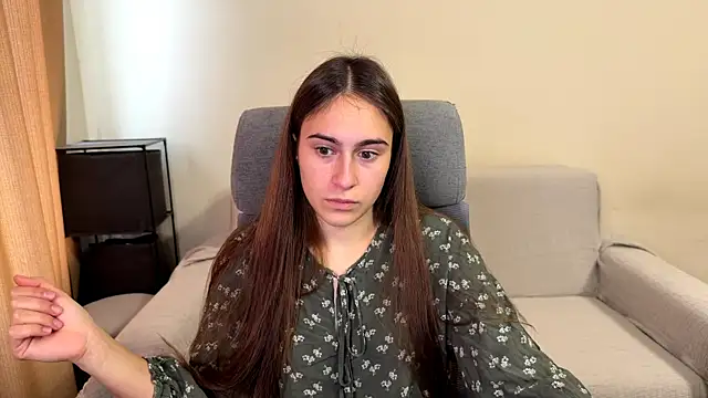 Snapshot of AliceKolltt chatting on 10/19/25, 12:17 AliceKolltt online show from 10/19/25, 12:17