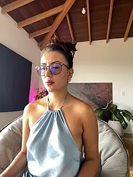 Snapshot of EmaSaenz chatting on 02/01/25, 08:05 EmaSaenz online show from 02/01/25, 08:05
