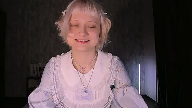 Snapshot of MariaMango chatting on 09/16/25, 12:22 MariaMango online show from 09/16/25, 12:22