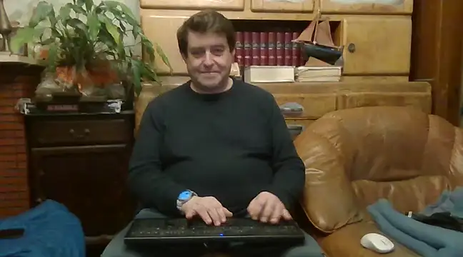 Snapshot of sympatrique chatting on 12/09/24, 08:12 sympatrique online show from 12/09/24, 08:12