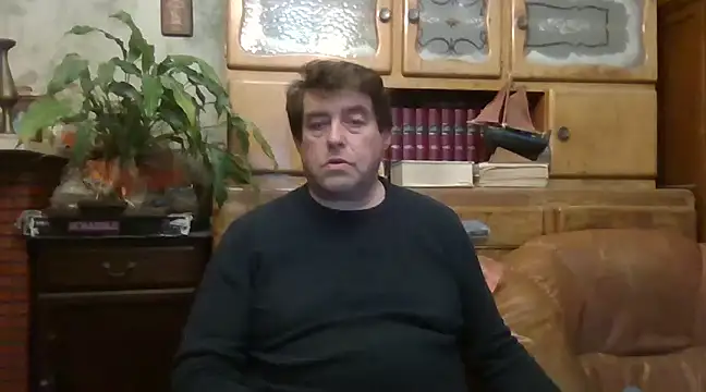 Snapshot of sympatrique chatting on 12/12/24, 12:27 sympatrique online show from 12/12/24, 12:27