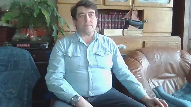 Snapshot of sympatrique chatting on 12/13/24, 11:45 sympatrique online show from 12/13/24, 11:45