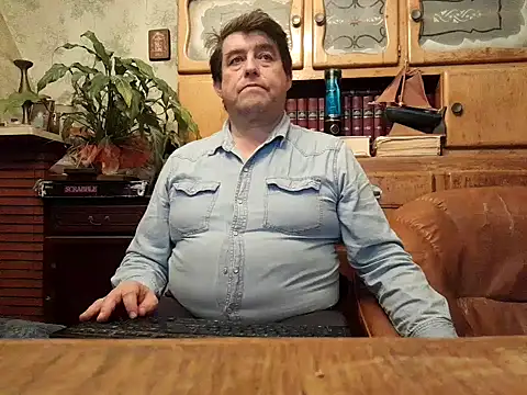 Snapshot of sympatrique chatting on 12/14/24, 09:24 sympatrique online show from 12/14/24, 09:24