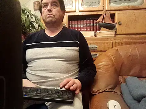 Snapshot of sympatrique chatting on 12/28/24, 06:40 sympatrique online show from 12/28/24, 06:40