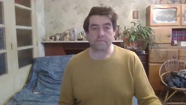 Snapshot of sympatrique chatting on 12/29/24, 10:01 sympatrique online show from 12/29/24, 10:01