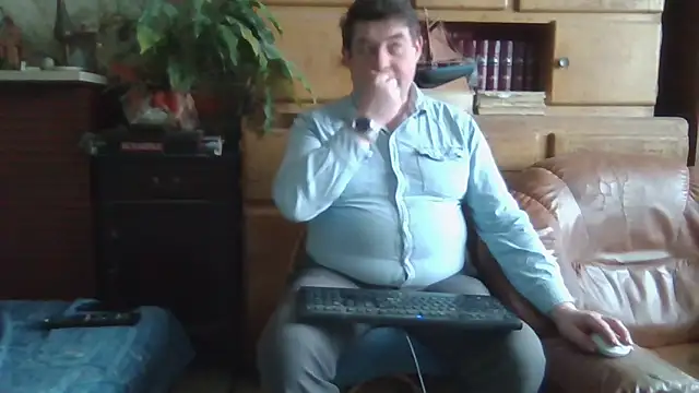 Snapshot of sympatrique chatting on 02/12/25, 12:22 sympatrique online show from 02/12/25, 12:22