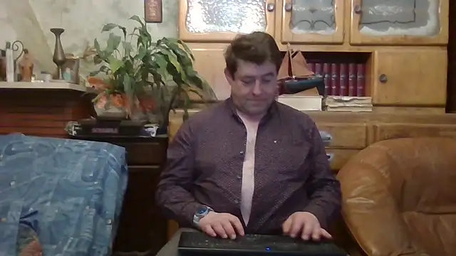 Snapshot of sympatrique chatting on 02/14/25, 08:48 sympatrique online show from 02/14/25, 08:48