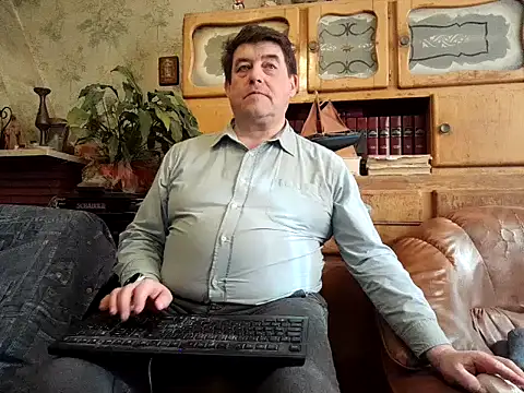 Snapshot of sympatrique chatting on 02/17/25, 12:05 sympatrique online show from 02/17/25, 12:05