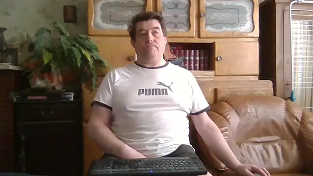 Snapshot of sympatrique chatting on 03/15/25, 10:03 sympatrique online show from 03/15/25, 10:03