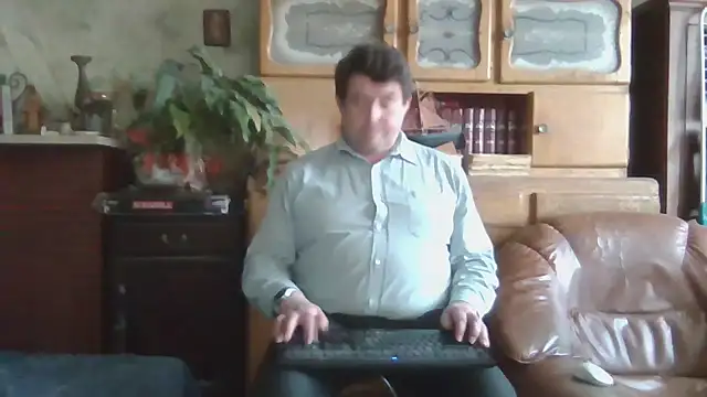 Snapshot of sympatrique chatting on 03/19/25, 05:28 sympatrique online show from 03/19/25, 05:28