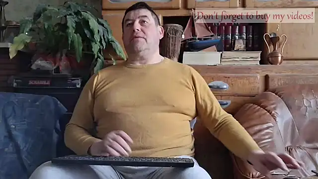 Snapshot of sympatrique chatting on 11/22/25, 09:08 sympatrique online show from 11/22/25, 09:08