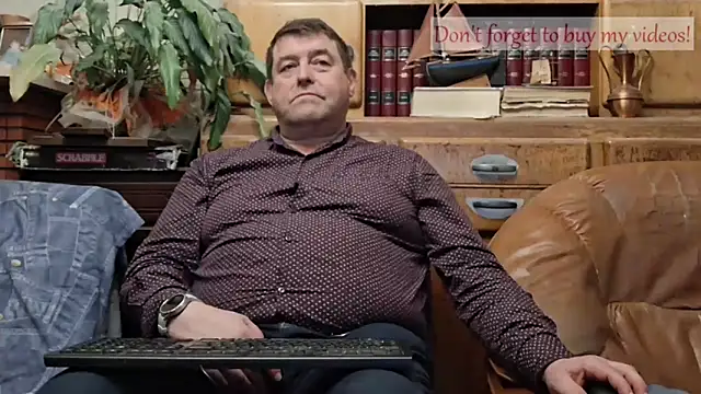 Snapshot of sympatrique chatting on 11/27/25, 06:21 sympatrique online show from 11/27/25, 06:21