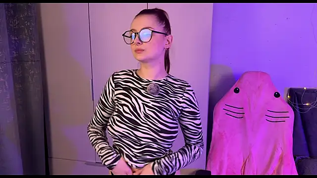 RozieRose online show from 10/14/25, 05:19