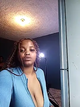 Xoli 11 online show from 10/31/25, 03:35