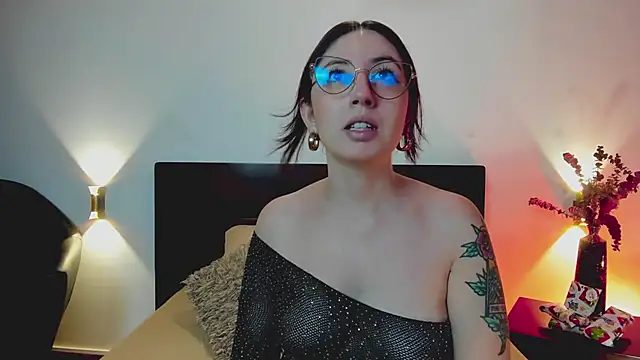 Snapshot of Emilywatsonn chatting on 12/24/24, 11:49 Emilywatsonn online show from 12/24/24, 11:49