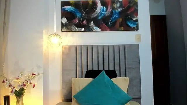 Snapshot of Emilywatsonn chatting on 10/15/25, 12:33 Emilywatsonn online show from 10/15/25, 12:33