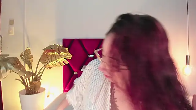 Snapshot of Emilywatsonn chatting on 10/15/25, 10:21 Emilywatsonn online show from 10/15/25, 10:21