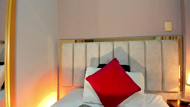 Snapshot of Emilywatsonn chatting on 11/21/25, 12:21 Emilywatsonn online show from 11/21/25, 12:21