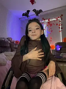 MiniSophiaa online show from 10/27/25, 08:51