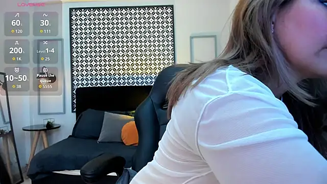 Melanie silver  online show from 11/11/25, 08:53