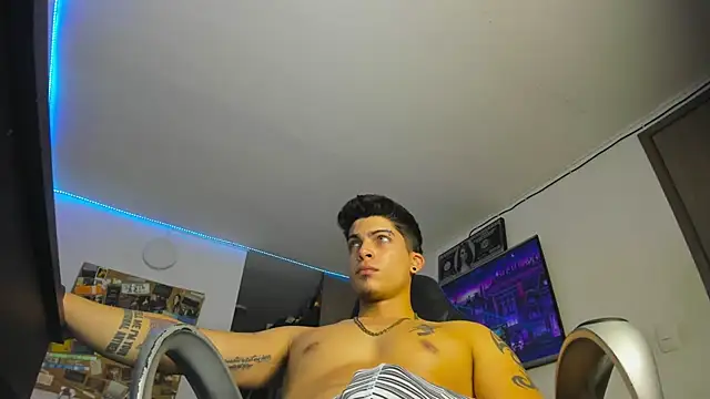 Snapshot of charlie_hotxxx chatting on 01/09/25, 02:33 charlie hotxxx online show from 01/09/25, 02:33