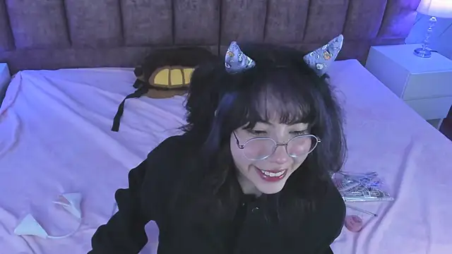 Snapshot of Purplee_Baby chatting on 12/31/24, 01:57 Purplee Baby online show from 12/31/24, 01:57