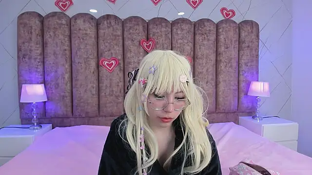 Snapshot of Purplee_Baby chatting on 02/16/25, 04:42 Purplee Baby online show from 02/16/25, 04:42