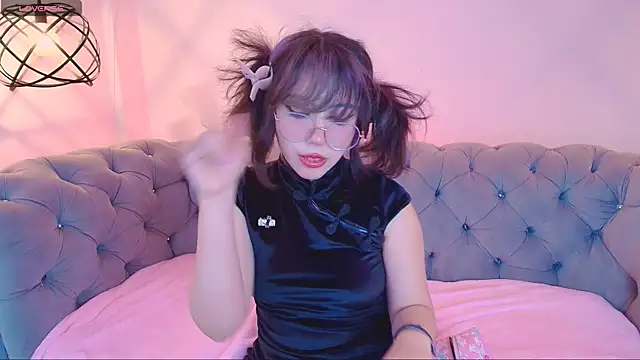 Snapshot of Purplee_Baby chatting on 02/19/25, 02:12 Purplee Baby online show from 02/19/25, 02:12