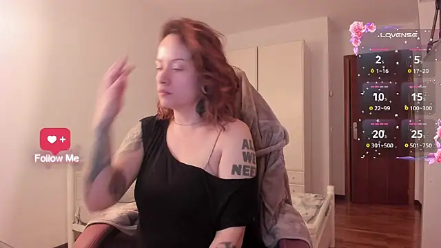 Snapshot of Domina_Deivis chatting on 10/19/25, 05:30 Domina Deivis online show from 10/19/25, 05:30