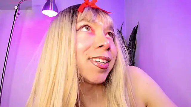 victoria qq online show from 10/18/25, 08:42