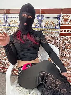 Snapshot of twinkyie chatting on 02/16/25, 12:32 twinkyie online show from 02/16/25, 12:32