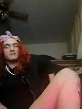 Snapshot of Dee-Lux_Fux chatting on 10/17/25, 09:12 Dee-Lux Fux online show from 10/17/25, 09:12