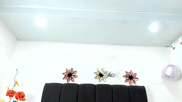 Snapshot of VIOLETMIILLER chatting on 09/17/25, 01:46 VIOLETMIILLER online show from 09/17/25, 01:46