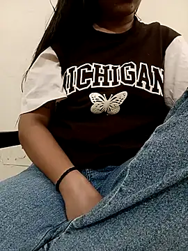 Snapshot of sweet_jia23 chatting on 11/07/25, 04:45 sweet jia23 online show from 11/07/25, 04:45