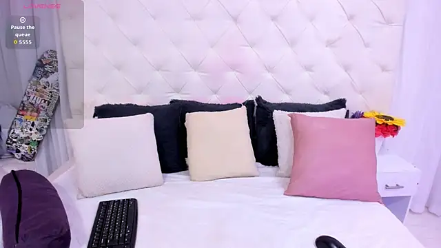 Snapshot of thaliia_gomez chatting on 10/01/25, 07:09 thaliia gomez online show from 10/01/25, 07:09