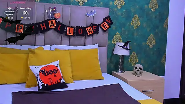 SuzanSmithh online show from 10/21/25, 11:11