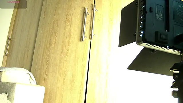 aidaadams online show from 11/12/25, 11:43